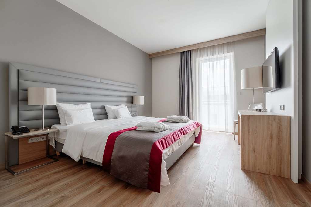 Akeah Verdi Budapeste Quarto foto